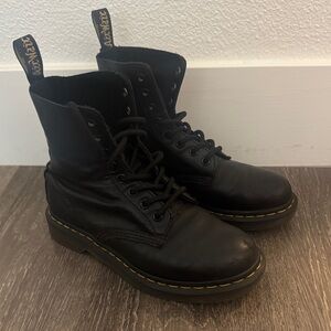 Dr. Martens Black Leather Combat Boots Size 7-7.5 1460 Pascal